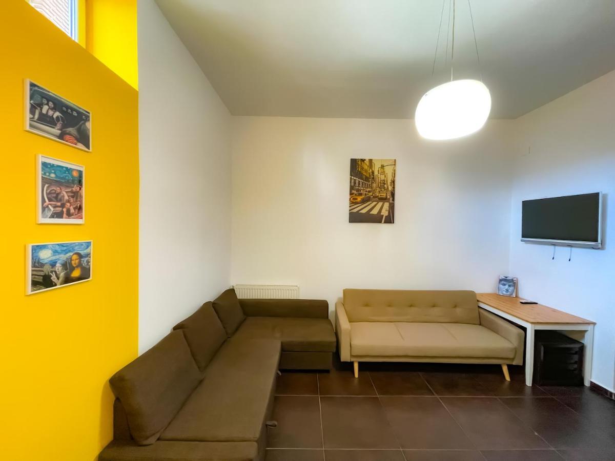 Cool Flat With Hot Tub In The Old Town Leilighet Bucureşti Eksteriør bilde