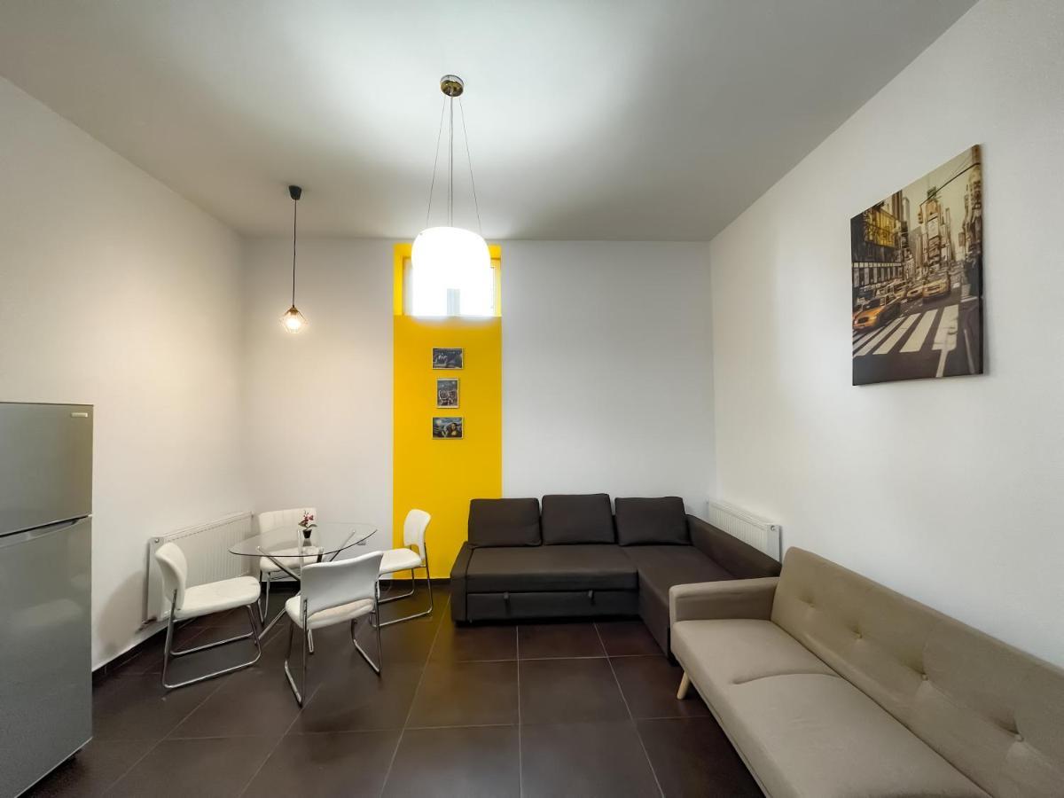 Cool Flat With Hot Tub In The Old Town Leilighet Bucureşti Eksteriør bilde