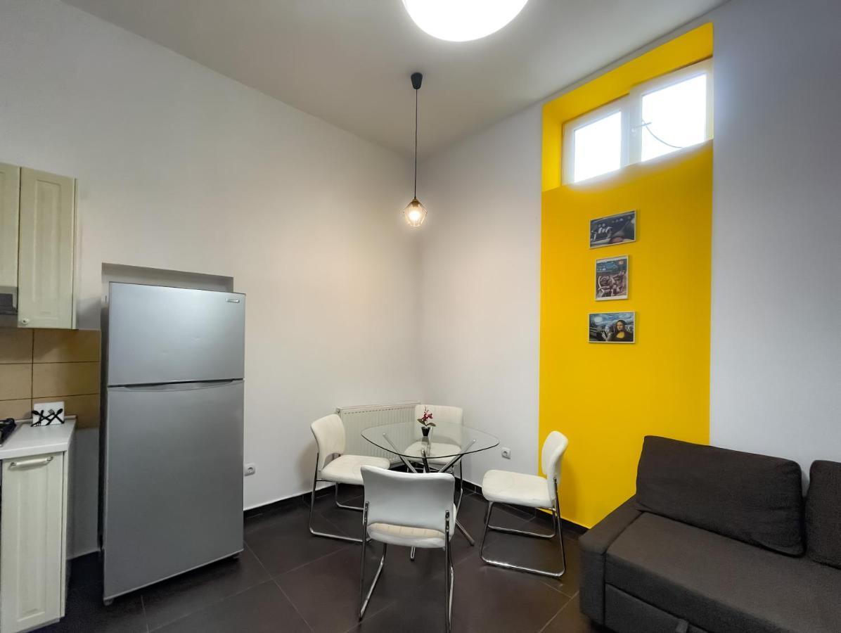 Cool Flat With Hot Tub In The Old Town Leilighet Bucureşti Eksteriør bilde