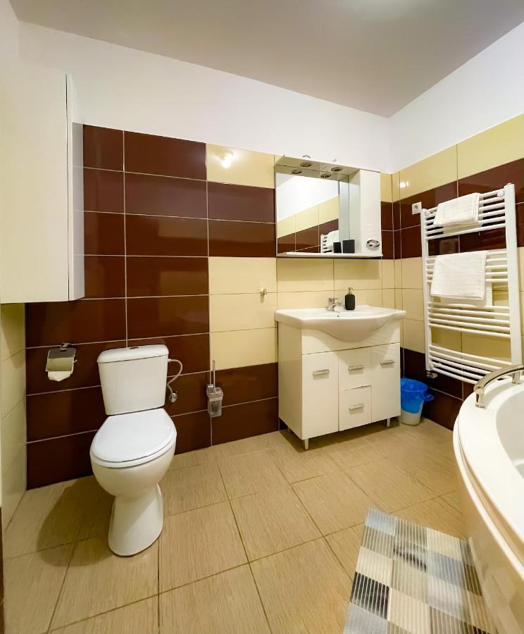 Cool Flat With Hot Tub In The Old Town Leilighet Bucureşti Eksteriør bilde