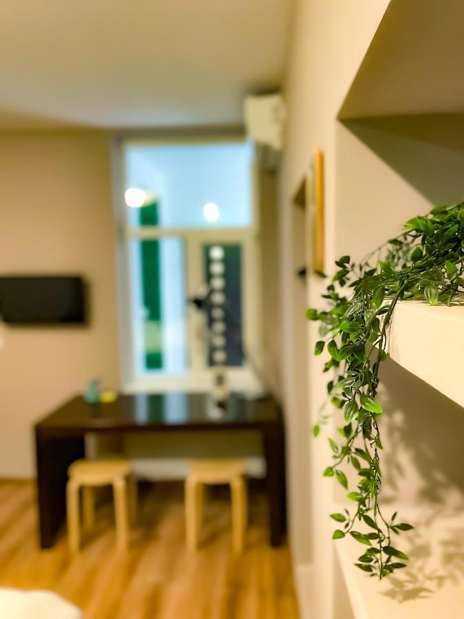 Cool Flat With Hot Tub In The Old Town Leilighet Bucureşti Eksteriør bilde