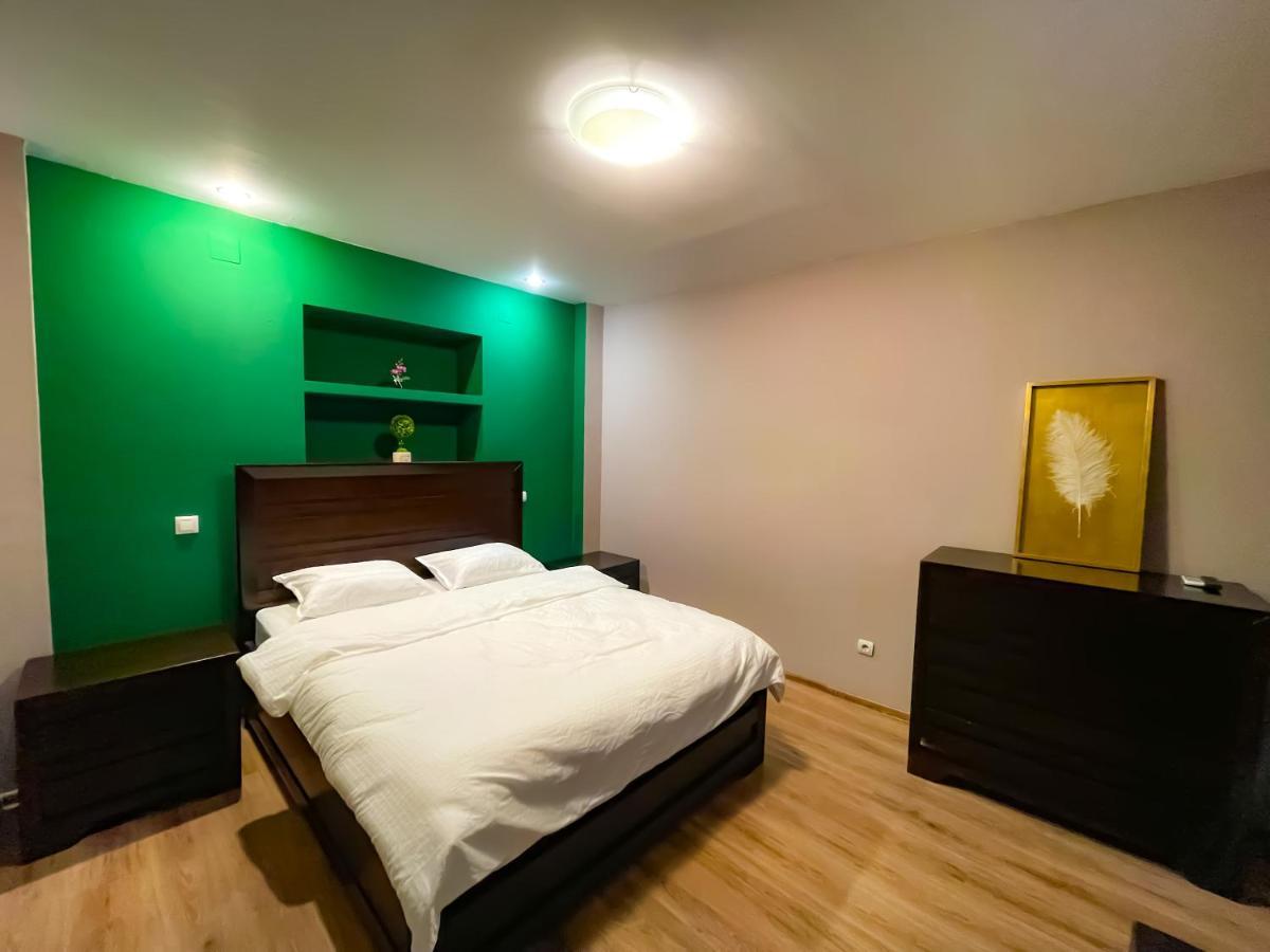 Cool Flat With Hot Tub In The Old Town Leilighet Bucureşti Eksteriør bilde