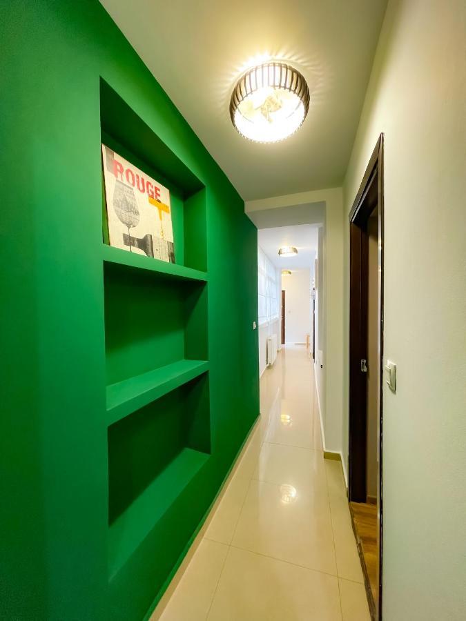 Cool Flat With Hot Tub In The Old Town Leilighet Bucureşti Eksteriør bilde