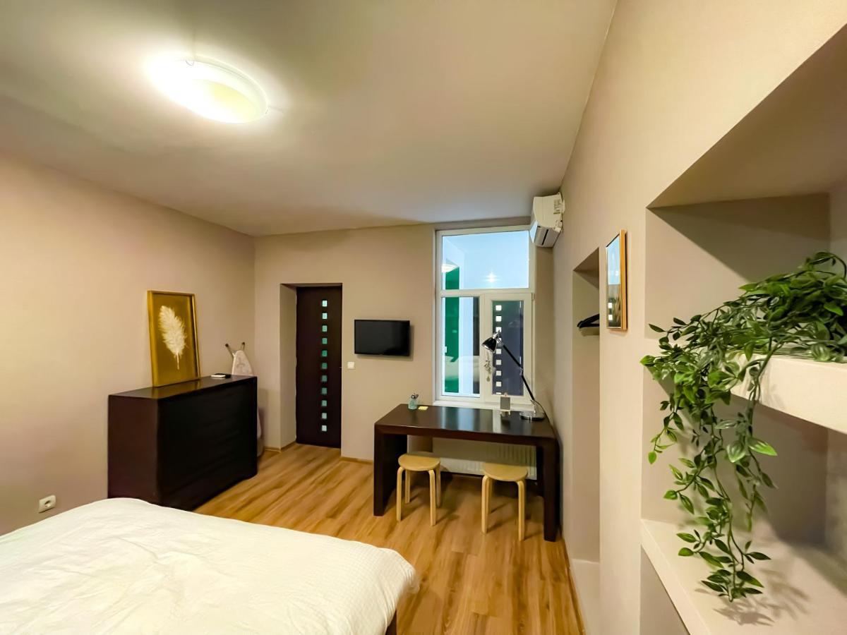 Cool Flat With Hot Tub In The Old Town Leilighet Bucureşti Eksteriør bilde
