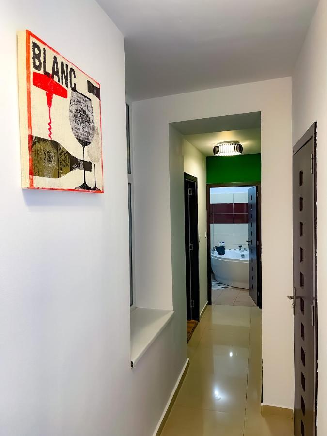 Cool Flat With Hot Tub In The Old Town Leilighet Bucureşti Eksteriør bilde